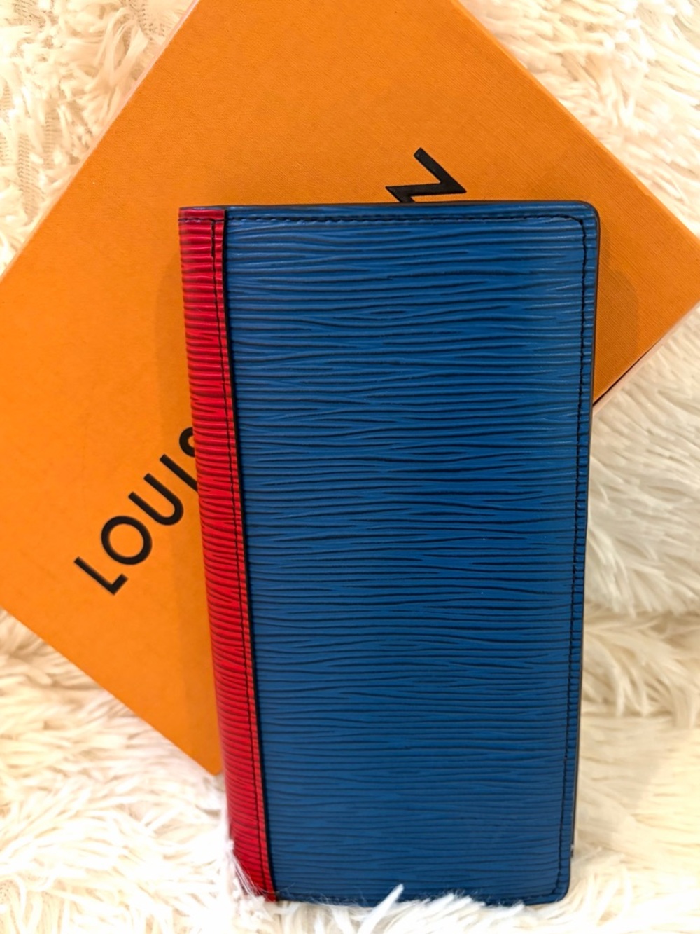 LOUIS VUITTON EPI LEATHER BIFOLD WALLET